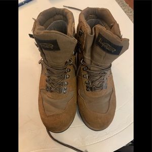 Vasque gore-Tex hiking coots excellent condition